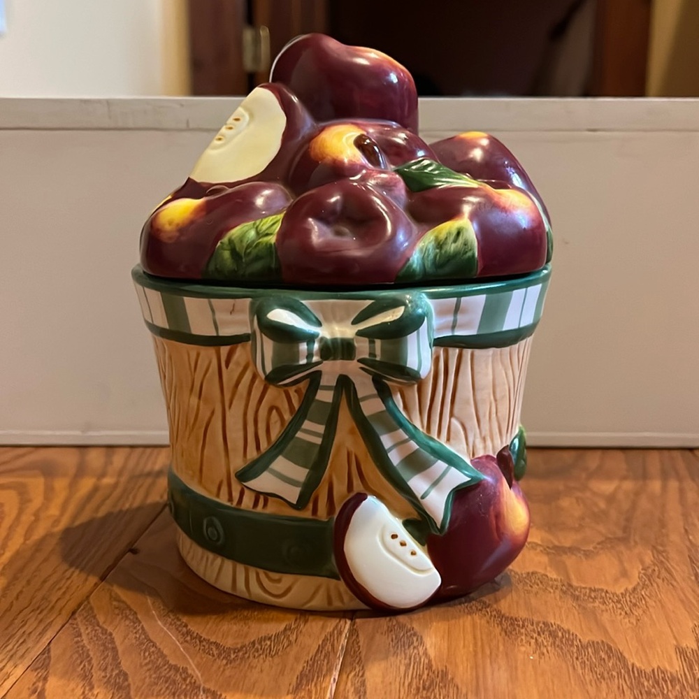 Young’s exclusive 1999 ceramic basket of apples canister 6” tall